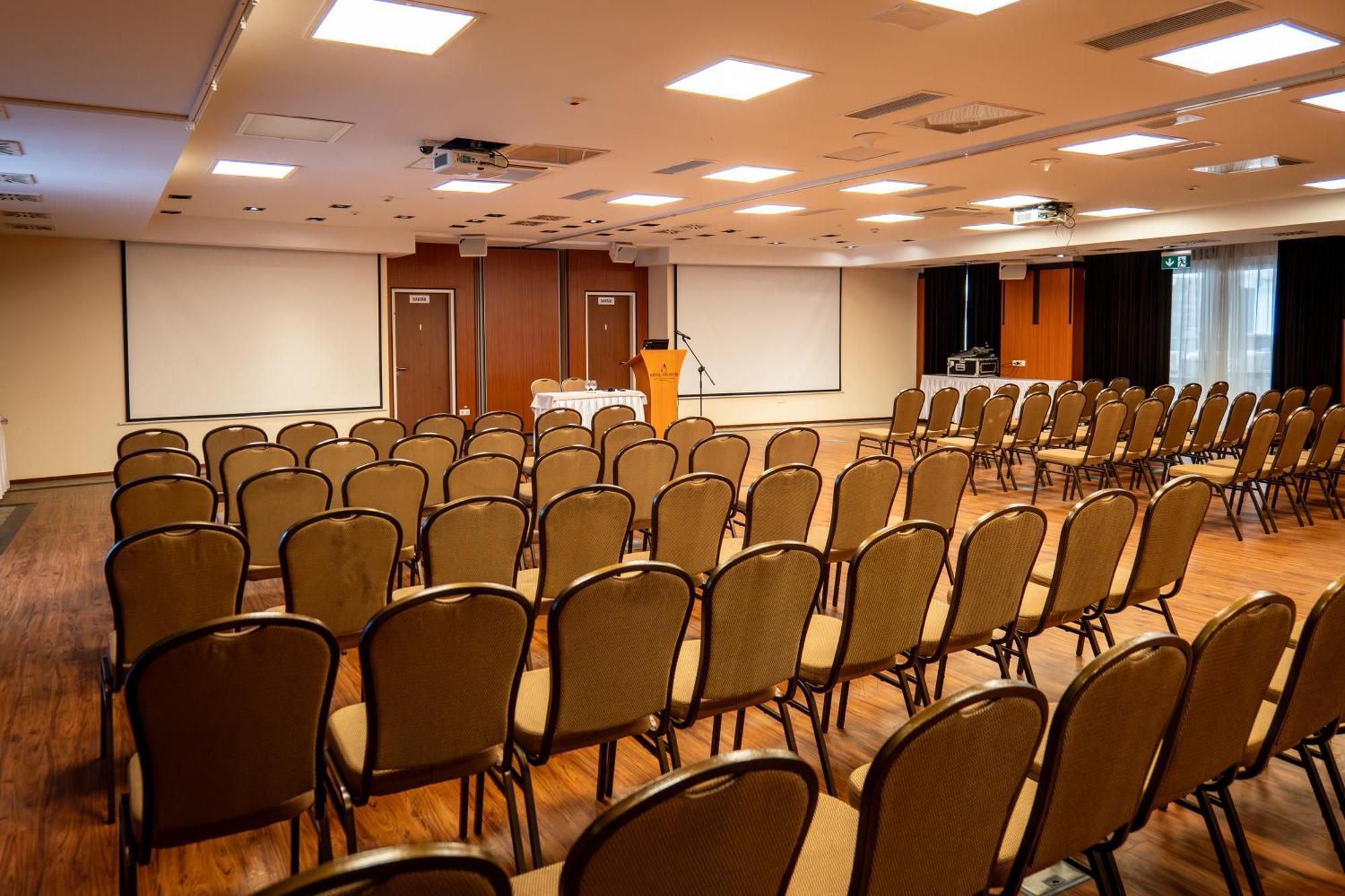 Hotel Atlantis Wellness & Conference Hajdúszoboszló Εξωτερικό φωτογραφία