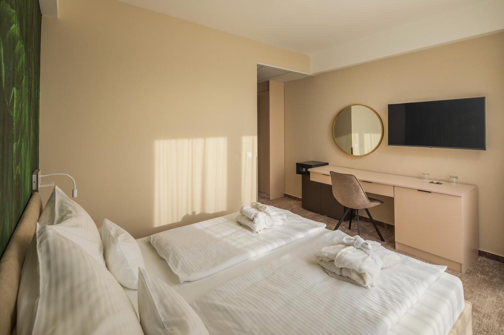 Hotel Atlantis Wellness & Conference Hajdúszoboszló Εξωτερικό φωτογραφία